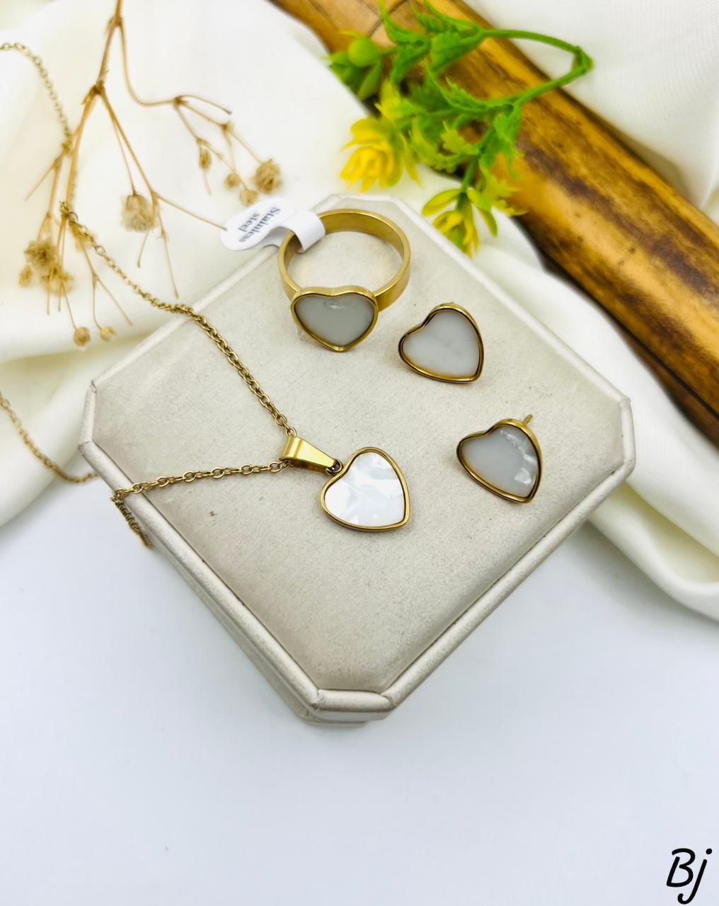 Fancy Beautiful Branded Heart Design Stainless Steel Locket Set With Ring