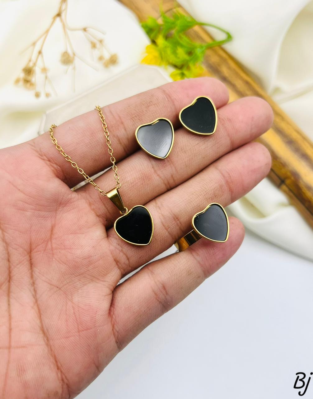 Fancy Beautiful Branded Heart Design Stainless Steel Locket Set With Ring