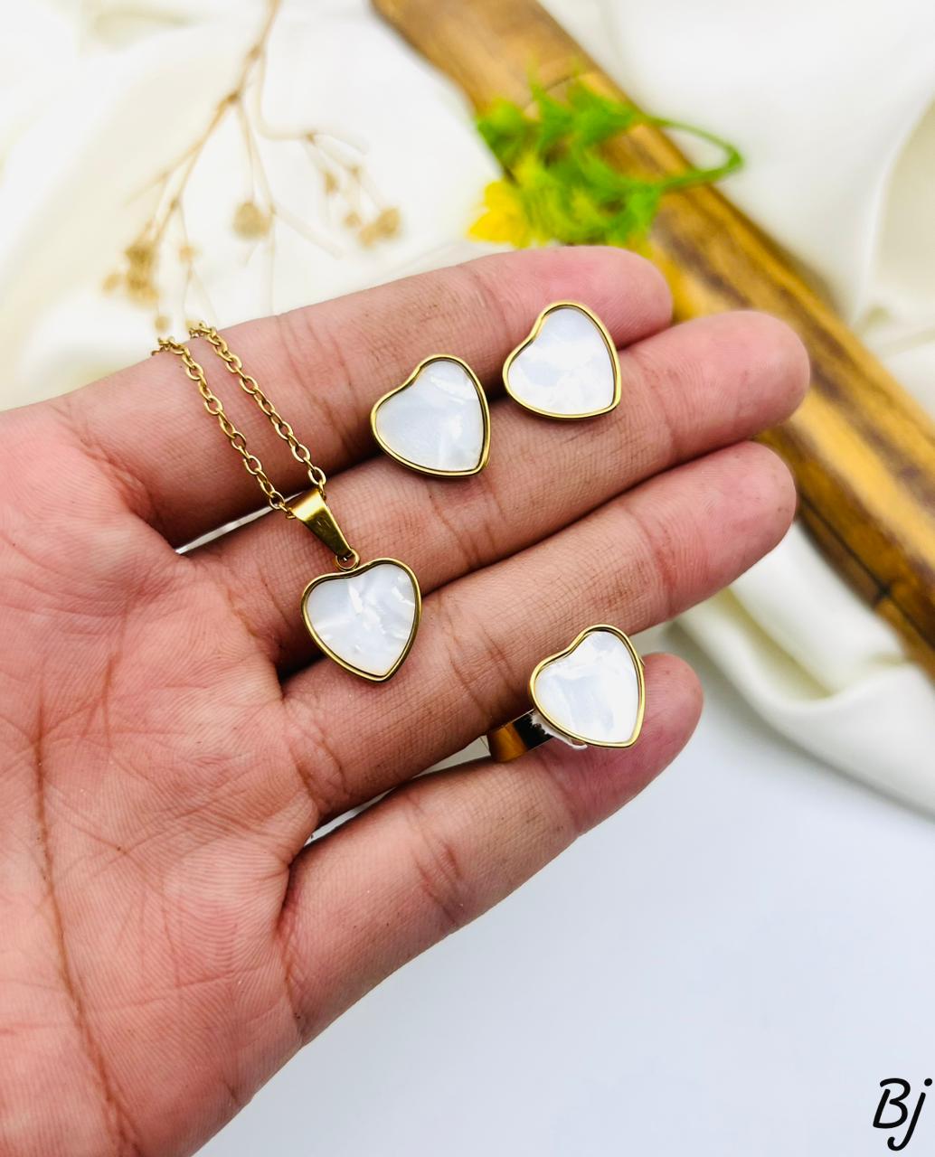 Fancy Beautiful Branded Heart Design Stainless Steel Locket Set With Ring