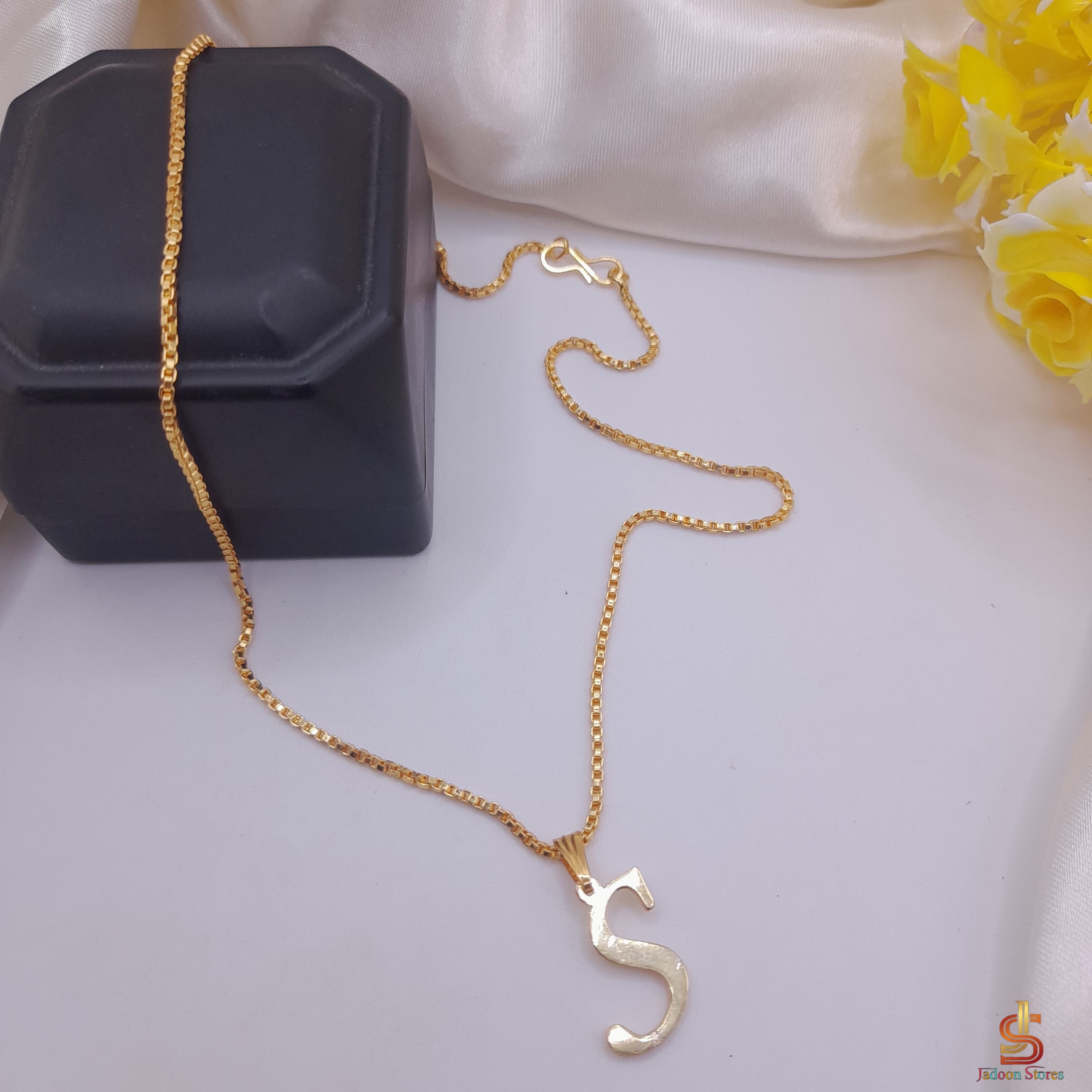 FANCY CUSTOMISED ALPHABET LOCKET