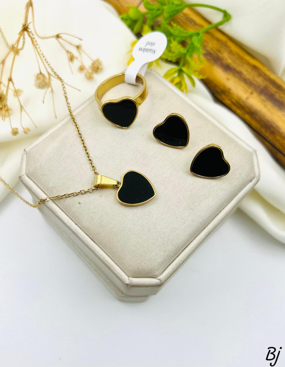 Fancy Beautiful Branded Heart Design Stainless Steel Locket Set With Ring