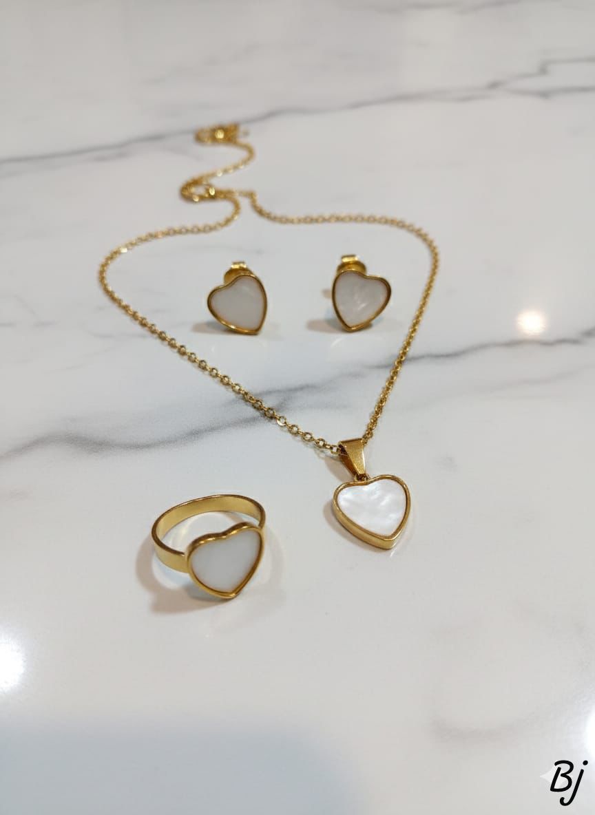 Fancy Beautiful Branded Heart Design Stainless Steel Locket Set With Ring