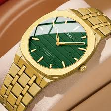 Curren Model 8444 two-tone analog quartz wristwatch.